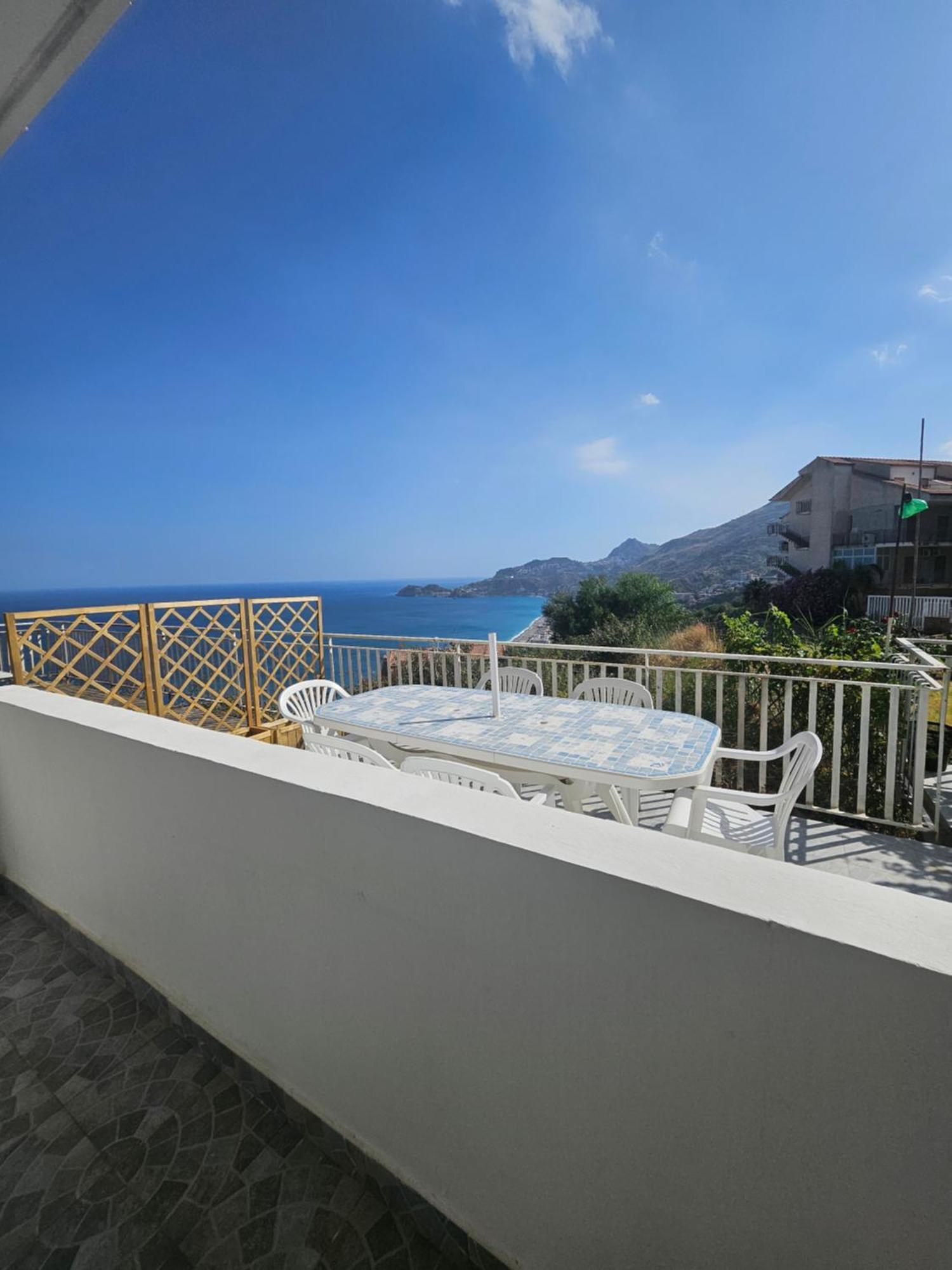 Nuova Casa Giulia Apartment Letojanni Ngoại thất bức ảnh